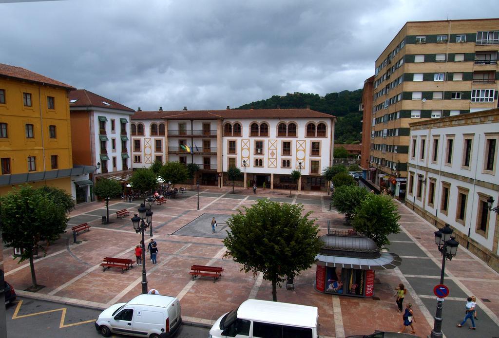 Pension Plaza Del Ayuntamiento Cangas de Onis Exterior photo